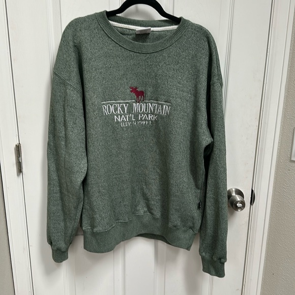 Tops - Rocky Mountain National Park oversized sweatshirt